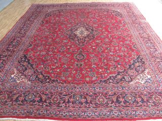 A Fabulous Old Handmade Kashaen Oriental Carpet (375 X 290 Cm)