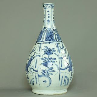 A chinese blue and white bottle vase - Ming dynasty - Wanli period - 1573 / 1619 2