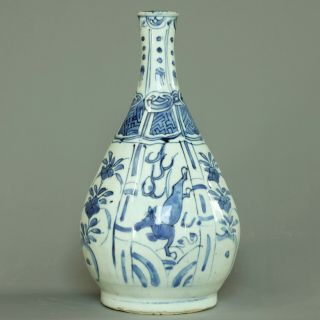 A chinese blue and white bottle vase - Ming dynasty - Wanli period - 1573 / 1619 3
