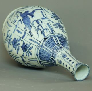 A chinese blue and white bottle vase - Ming dynasty - Wanli period - 1573 / 1619 5