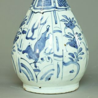 A chinese blue and white bottle vase - Ming dynasty - Wanli period - 1573 / 1619 9