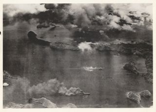 US NAVY BOMBS JAPANESE BASES AT PALAU & PELELIU (6 PHOTOS) - 1944 3