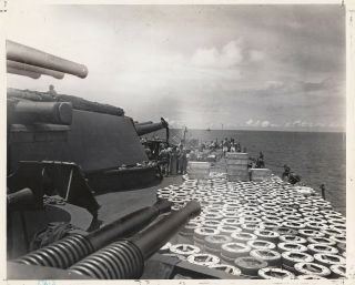 US NAVY BOMBS JAPANESE BASES AT PALAU & PELELIU (6 PHOTOS) - 1944 7