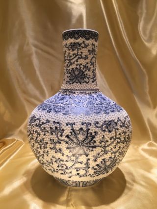 Chinoiserie Asian Thin Texture Blue Cobalt White Ceramic Vase Jingdezhen History