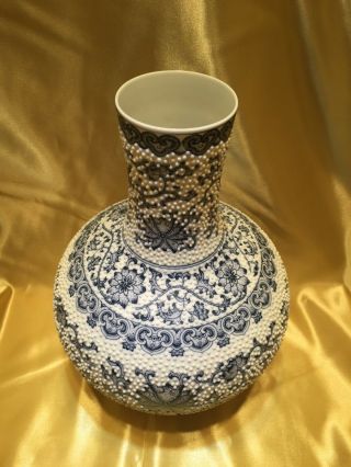 Chinoiserie Asian Thin Texture Blue Cobalt White Ceramic Vase Jingdezhen history 6