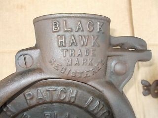 VINTAGE BLACK HAWK 1903 B CAST IRON CORN SHELLER. 3
