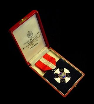 WWII Italian Order of the Crown of Italy Medal - 5cl w/ Case 11