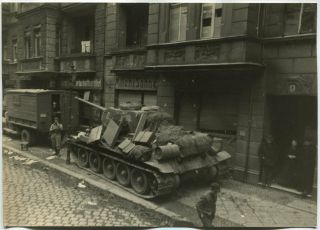 Wwii Large Size Press Photo: Russian T - 34 Tank Loaded With Trophies,  Berlin 1945