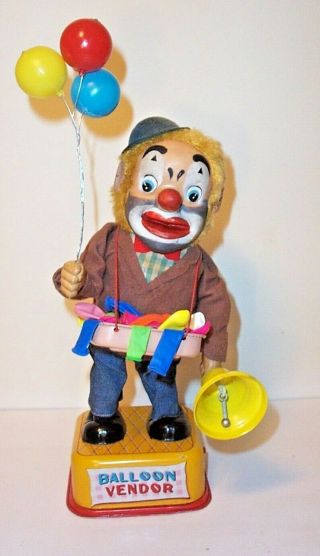 VINTAGE 1960 ' s CLOWN BALLOON VENDOR BATTERY OPERATED CIRCUS CARNIVAL TIN TOY 2
