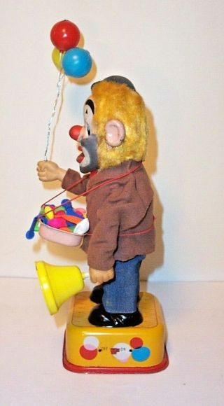 VINTAGE 1960 ' s CLOWN BALLOON VENDOR BATTERY OPERATED CIRCUS CARNIVAL TIN TOY 3