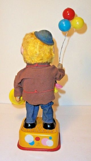 VINTAGE 1960 ' s CLOWN BALLOON VENDOR BATTERY OPERATED CIRCUS CARNIVAL TIN TOY 4