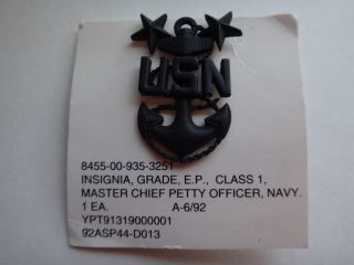 Pair US Navy MASTER CHIEF PETTY OFFICER Metal Subdued Badges On Card A - 6/92 NOS 2