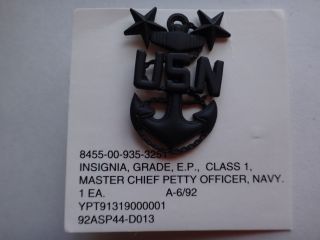 Pair US Navy MASTER CHIEF PETTY OFFICER Metal Subdued Badges On Card A - 6/92 NOS 3