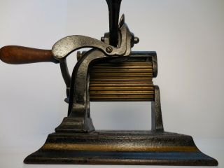 ANTIQUE / VINTAGE SMALL SAURBIER FLUTER,  OLD FLUTING SAD IRON MACHINE / TOOL 11