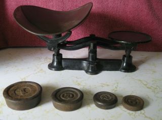 ANTIQUE VINTAGE CAST IRON SCALE WITH 4 WEIGHT 2