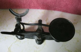 ANTIQUE VINTAGE CAST IRON SCALE WITH 4 WEIGHT 5