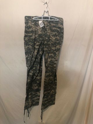 Military Combat Pants,  8415 - 01 - 519 - 8426 Medium / Short,  Digital Camo,  Gov.  Issue