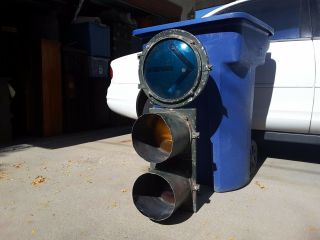 Vintage Mid - Century Econolite Traffic Signal Light Great Decor Item Garage