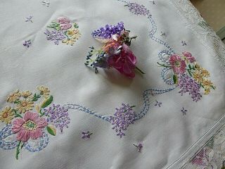 VINTAGE HAND EMBROIDERED TABLECLOTH=BEAUTIFUL FLOWER BOUQUETS - SO LOVELY 2