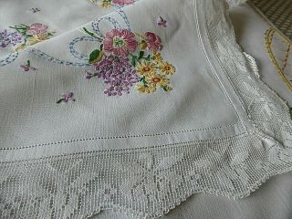 VINTAGE HAND EMBROIDERED TABLECLOTH=BEAUTIFUL FLOWER BOUQUETS - SO LOVELY 5