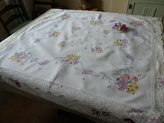 VINTAGE HAND EMBROIDERED TABLECLOTH=BEAUTIFUL FLOWER BOUQUETS - SO LOVELY 6
