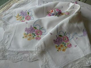 VINTAGE HAND EMBROIDERED TABLECLOTH=BEAUTIFUL FLOWER BOUQUETS - SO LOVELY 7