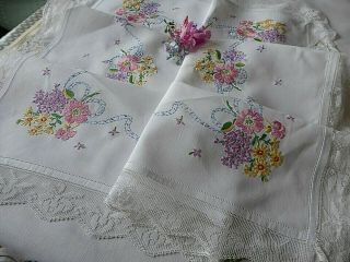 VINTAGE HAND EMBROIDERED TABLECLOTH=BEAUTIFUL FLOWER BOUQUETS - SO LOVELY 8