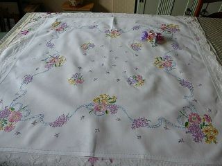VINTAGE HAND EMBROIDERED TABLECLOTH=BEAUTIFUL FLOWER BOUQUETS - SO LOVELY 9