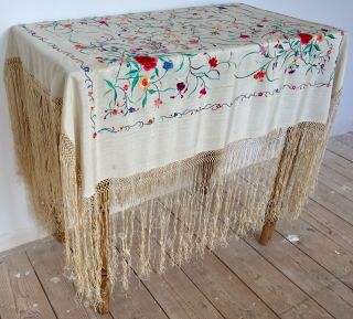 Stunning Vintage Embroidered Ivory Silk Piano Shawl Tablecloth 10