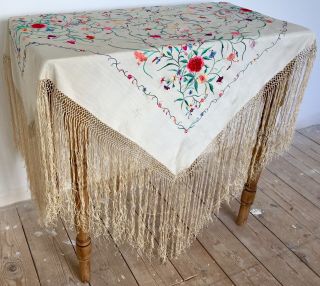 Stunning Vintage Embroidered Ivory Silk Piano Shawl Tablecloth 4