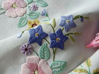 VINTAGE HAND EMBROIDERED TABLECLOTH - EXQUISITE FLOWER CIRCLE/EXHIBITION QUALITY 10