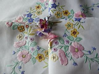 VINTAGE HAND EMBROIDERED TABLECLOTH - EXQUISITE FLOWER CIRCLE/EXHIBITION QUALITY 7