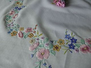 VINTAGE HAND EMBROIDERED TABLECLOTH - EXQUISITE FLOWER CIRCLE/EXHIBITION QUALITY 8