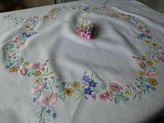VINTAGE HAND EMBROIDERED TABLECLOTH - EXQUISITE FLOWER CIRCLE/EXHIBITION QUALITY 9
