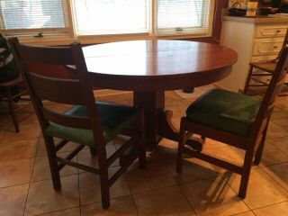 Antique 48 " Round Oak Table With 4 Stickley Style Oak Chairs