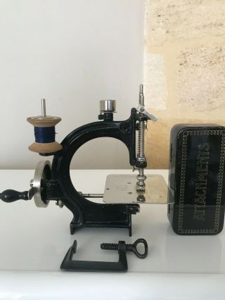 MAGNIFICENT ANTIQUE TOY SEWING MACHINE SPENSER 1900s 2