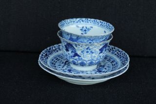 Two Tea Bowls And Saucers Chinese Export With Crab & Fish Decoration