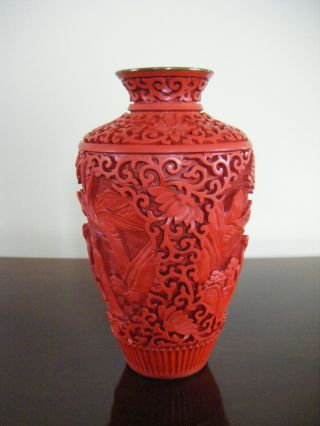 Antique Chinese Carved Cinnabar Lacquer Vase and ashtray 3