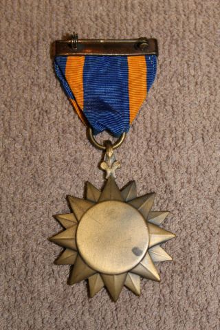 Early WW2 U.  S.  Army Air Forces Air Medal w/Ribbon & Wrapped Brooch 4