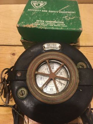 VINTAGE DETEX NEWMAN PRISON TIME CLOCK WITH MULTIPLE KEY ' S & BOX OF CARDS 2