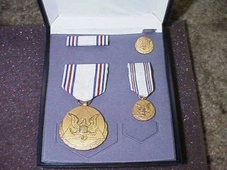 Decoration Set For Distinguished Civilian Service Medal