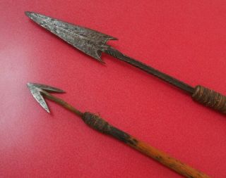 TWO OLD ANTIQUE AFRICAN TRIBAL ART WOOD METAL ARROWS POSSIBLY CONGO PYGMY TRIBE? 10