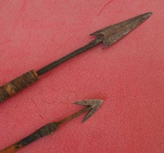 TWO OLD ANTIQUE AFRICAN TRIBAL ART WOOD METAL ARROWS POSSIBLY CONGO PYGMY TRIBE? 6