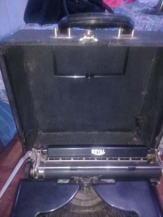 Early 1900 ' s black Vintage Royal typewriter with case in 4