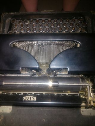 Early 1900 ' s black Vintage Royal typewriter with case in 5
