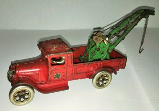 Vintage Arcade Cast Iron Ford Model T Winch Tow Truck Has Driver & Winch