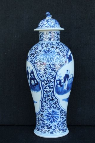 A lidded 19th century Chinese export vase with a garden scene 2