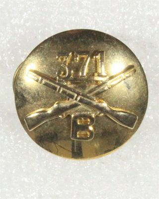 Army Enlisted Collar Pin: Co.  B,  371st Armored Infantry Battalion