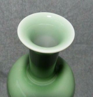 ANTIQUE CHINESE QING DYNASTY WELL - CARVED QIANLONG MARK YEN YEN CELADON VASE 5
