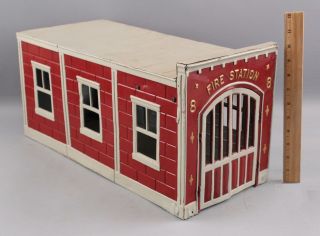 Antique Early 20thc Kingsbury Fire Truck Tin Toy Fire Station Building No 8
